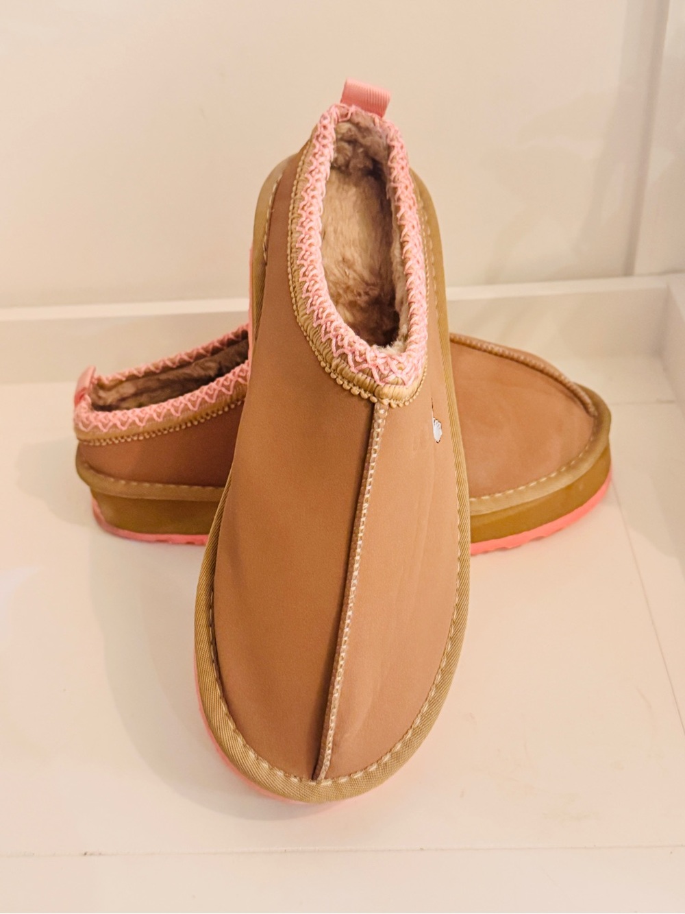 UGG Tazz Love Slippers in Arroyo with Tropical Pink Trim - Picture 8 of 12